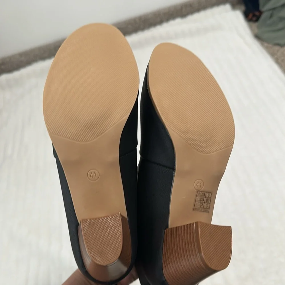 🦆 NWOT Amazon Bootie